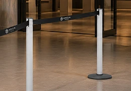 Poteau a Sangle Personnalise : Logo, Message et QR Code sur votre Balisage